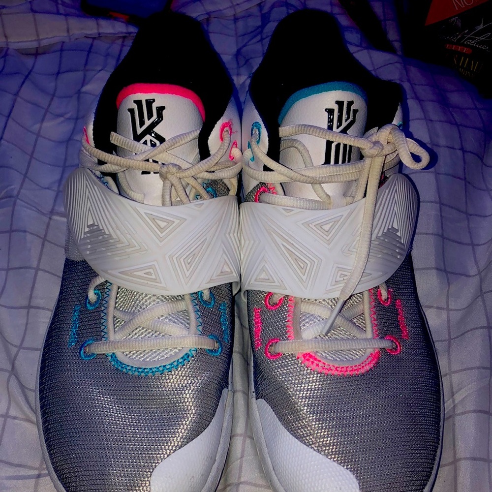 Kyrie Flytrap Size 11